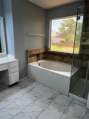 3608 Lochmoor Lane, Pearland, TX 77581