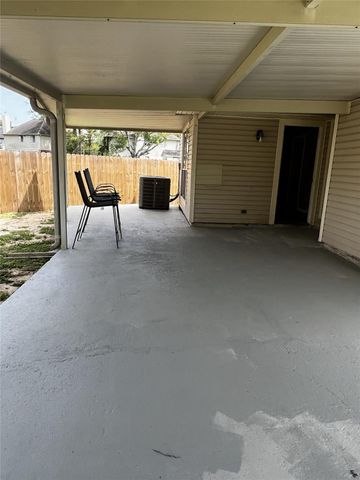 3608 Lochmoor Lane, Pearland, TX 77581