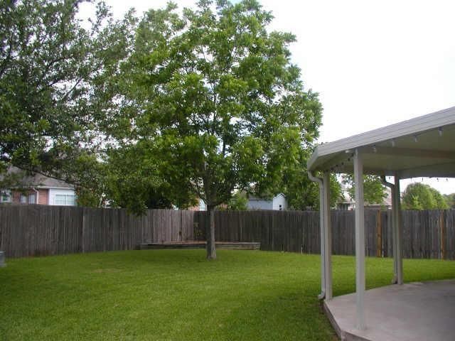3608 Lochmoor Lane, Pearland, TX 77581