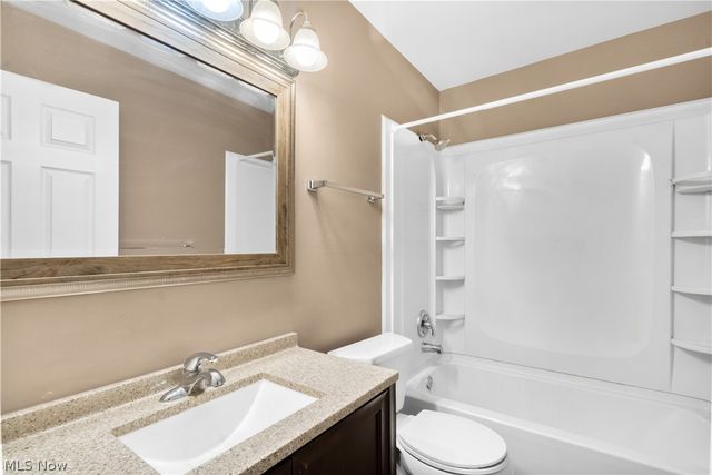 21884 River Oaks Drive, Rocky River, OH 44116
