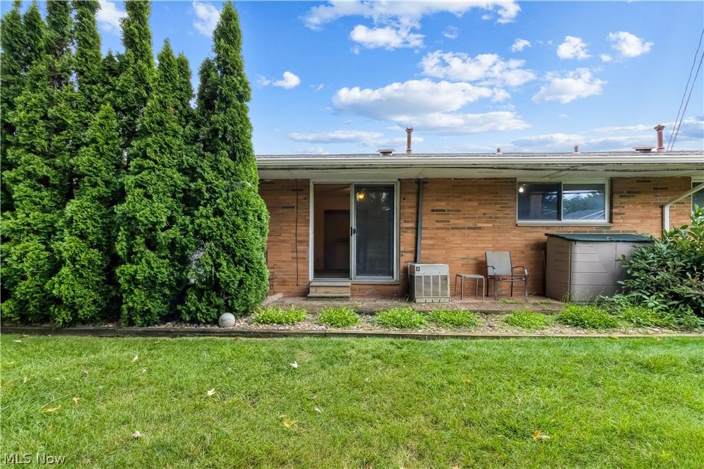 21884 River Oaks Drive, Rocky River, OH 44116