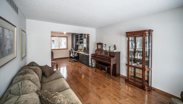 17379 Hayes Avenue, Lakeville, MN 55044