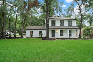 90 Crystal Lake Lane, The Woodlands, TX 77380