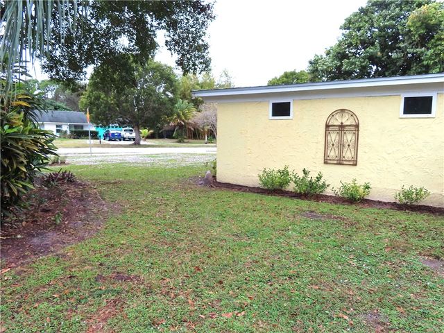 495 Easy Street, Sebastian, FL 32958