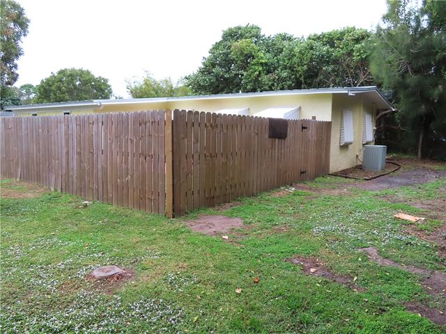 495 Easy Street, Sebastian, FL 32958