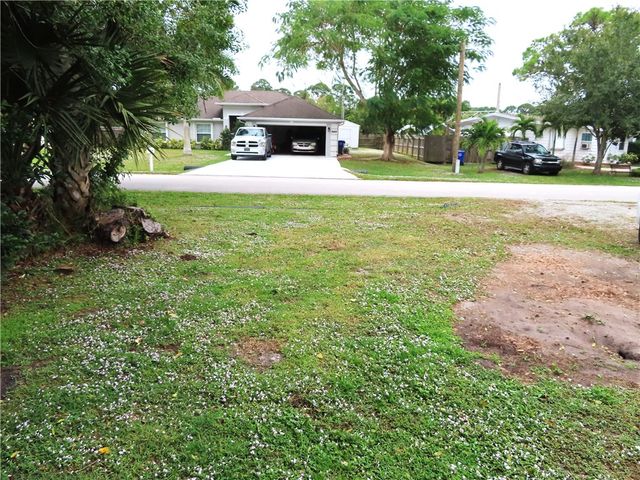 495 Easy Street, Sebastian, FL 32958