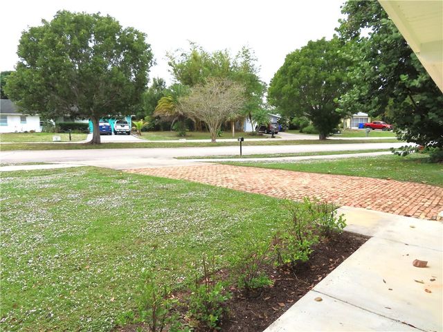 495 Easy Street, Sebastian, FL 32958