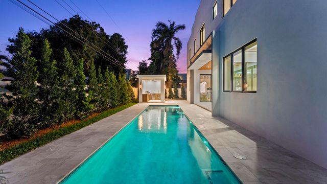 274 NE 3rd Court, Boca Raton, FL 33432