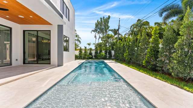 274 NE 3rd Court, Boca Raton, FL 33432