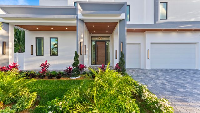 274 NE 3rd Court, Boca Raton, FL 33432