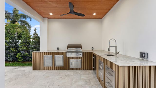 274 NE 3rd Court, Boca Raton, FL 33432