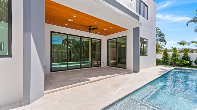 274 NE 3rd Court, Boca Raton, FL 33432