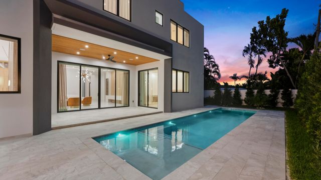 274 NE 3rd Court, Boca Raton, FL 33432
