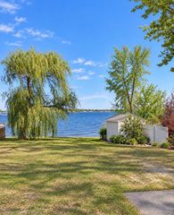 1711 E Lake Drive, Novi, MI 48377