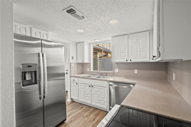 3305 Ambassador Row, Dalworthington Gardens, TX 76013