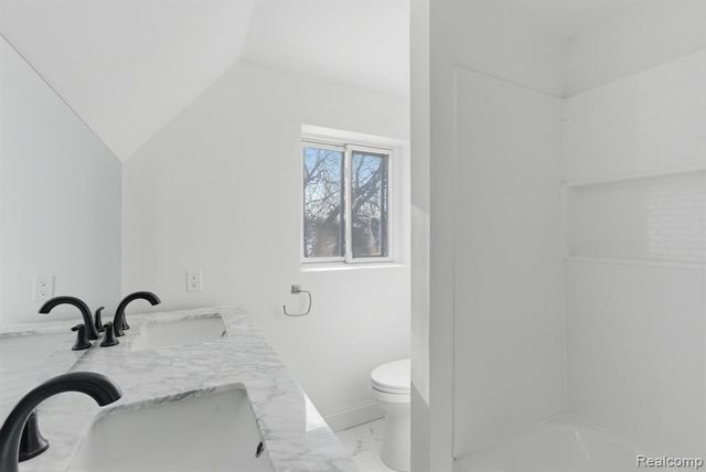 16022 Stephens Drive, Eastpointe, MI 48021