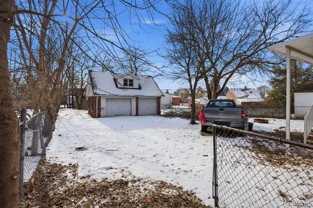 16022 Stephens Drive, Eastpointe, MI 48021