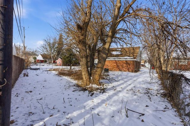 16022 Stephens Drive, Eastpointe, MI 48021