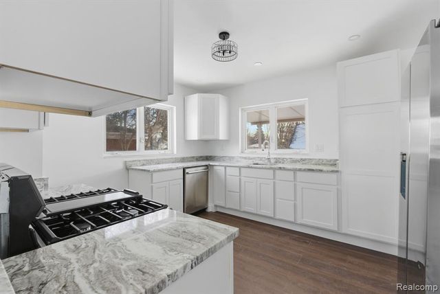 16022 Stephens Drive, Eastpointe, MI 48021