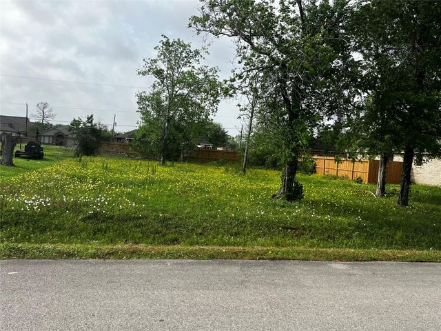 302 Manor Avenue, Arcola, TX 77583