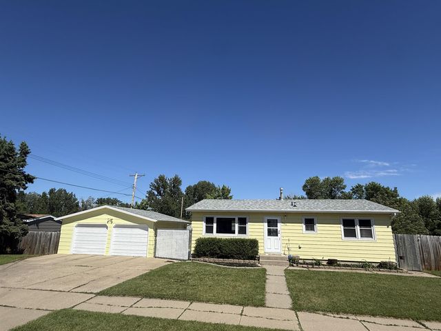 2300 NW 8th St, Minot, ND 58703