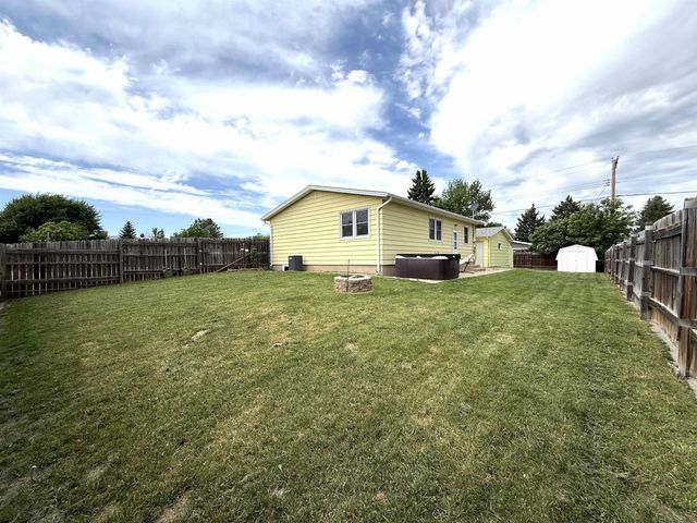 2300 NW 8th St, Minot, ND 58703