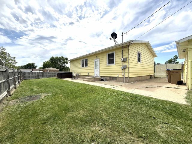 2300 NW 8th St, Minot, ND 58703