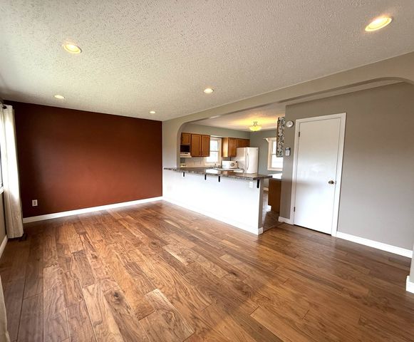 2300 NW 8th St, Minot, ND 58703