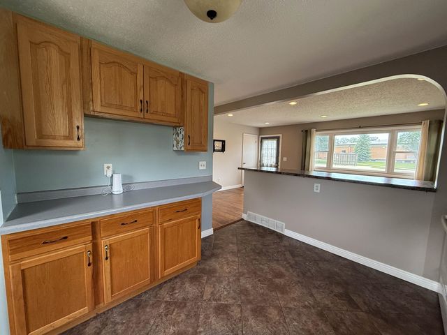2300 NW 8th St, Minot, ND 58703