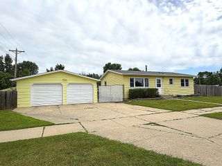 2300 NW 8th St, Minot, ND 58703