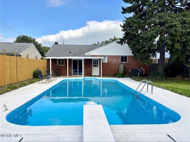 358 Crestway Drive, Oregon, OH 43616