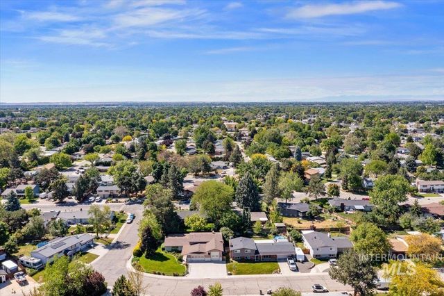 8755 W Cranbrook Dr, Boise, ID 83704