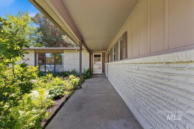8755 W Cranbrook Dr, Boise, ID 83704