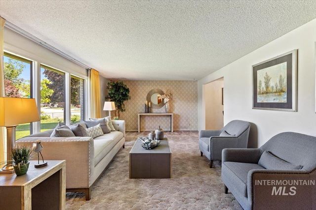 8755 W Cranbrook Dr, Boise, ID 83704