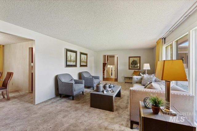 8755 W Cranbrook Dr, Boise, ID 83704