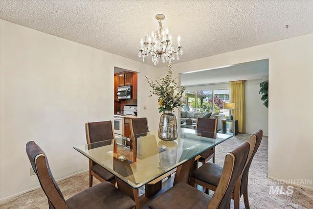 8755 W Cranbrook Dr, Boise, ID 83704