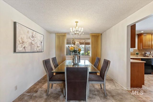 8755 W Cranbrook Dr, Boise, ID 83704