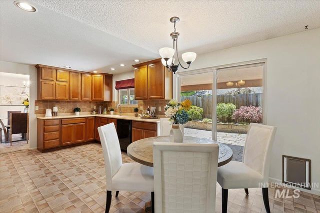 8755 W Cranbrook Dr, Boise, ID 83704