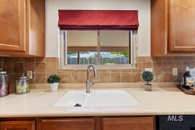 8755 W Cranbrook Dr, Boise, ID 83704