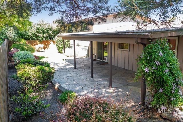 8755 W Cranbrook Dr, Boise, ID 83704