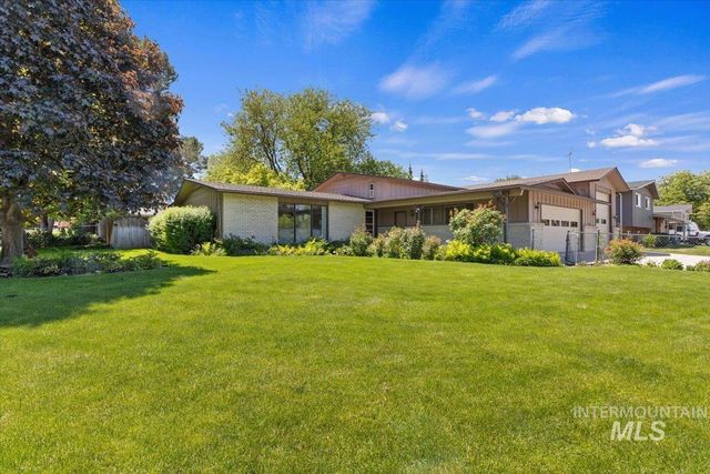 8755 W Cranbrook Dr, Boise, ID 83704