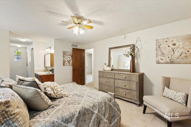 8755 W Cranbrook Dr, Boise, ID 83704