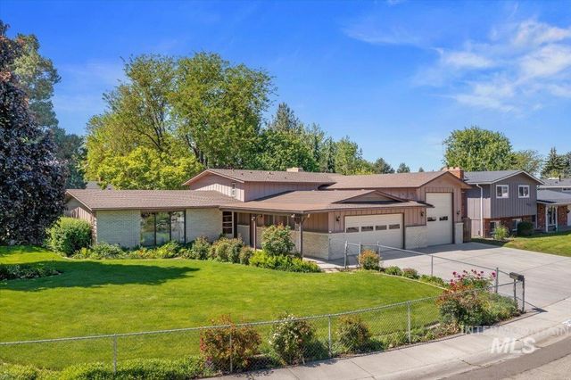 8755 W Cranbrook Dr, Boise, ID 83704
