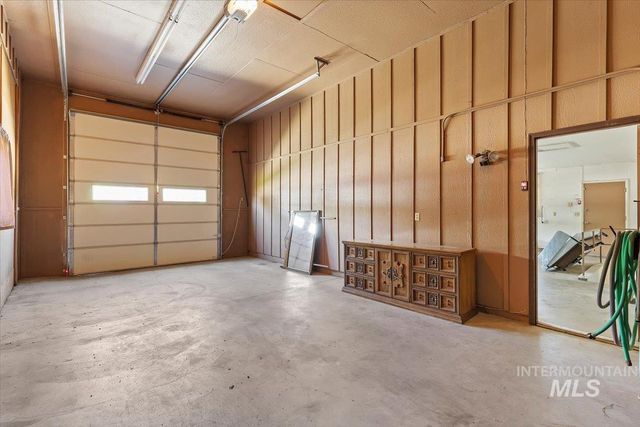 8755 W Cranbrook Dr, Boise, ID 83704