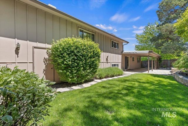 8755 W Cranbrook Dr, Boise, ID 83704