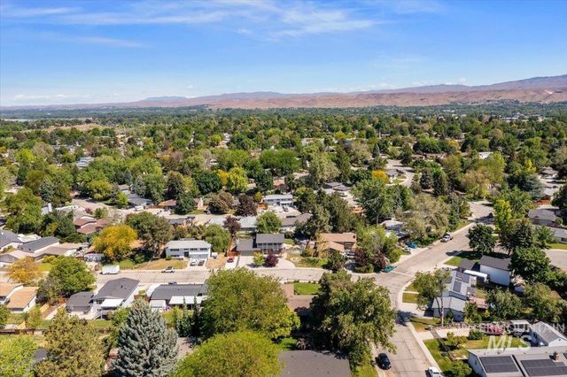 8755 W Cranbrook Dr, Boise, ID 83704