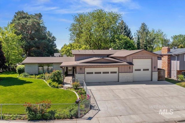 8755 W Cranbrook Dr, Boise, ID 83704
