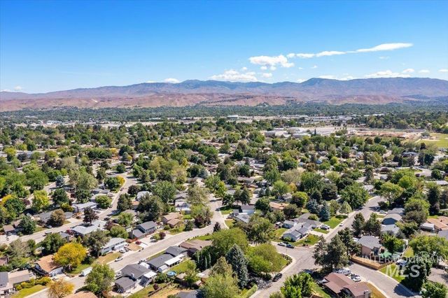 8755 W Cranbrook Dr, Boise, ID 83704