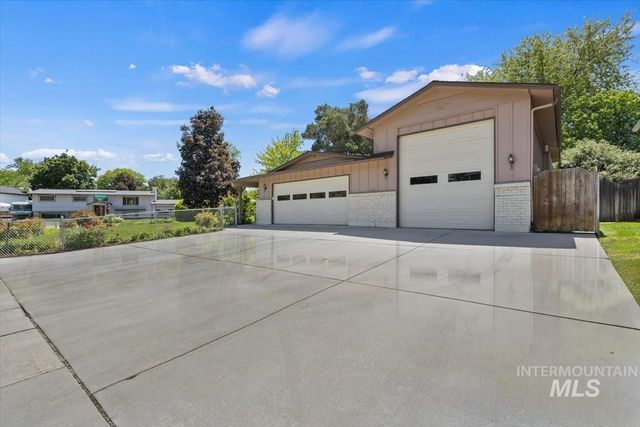 8755 W Cranbrook Dr, Boise, ID 83704