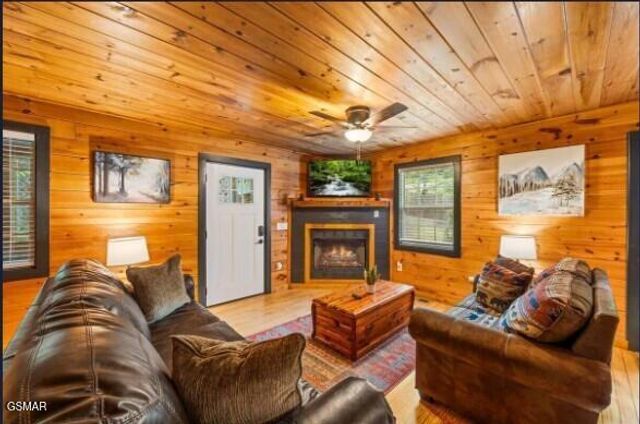 4151 Oak Ridge Street, Pigeon Forge, TN 37863